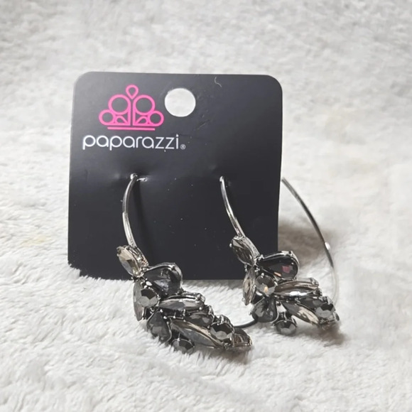 #418 NWT Paparazzi earring silver tone - Picture 1 of 5